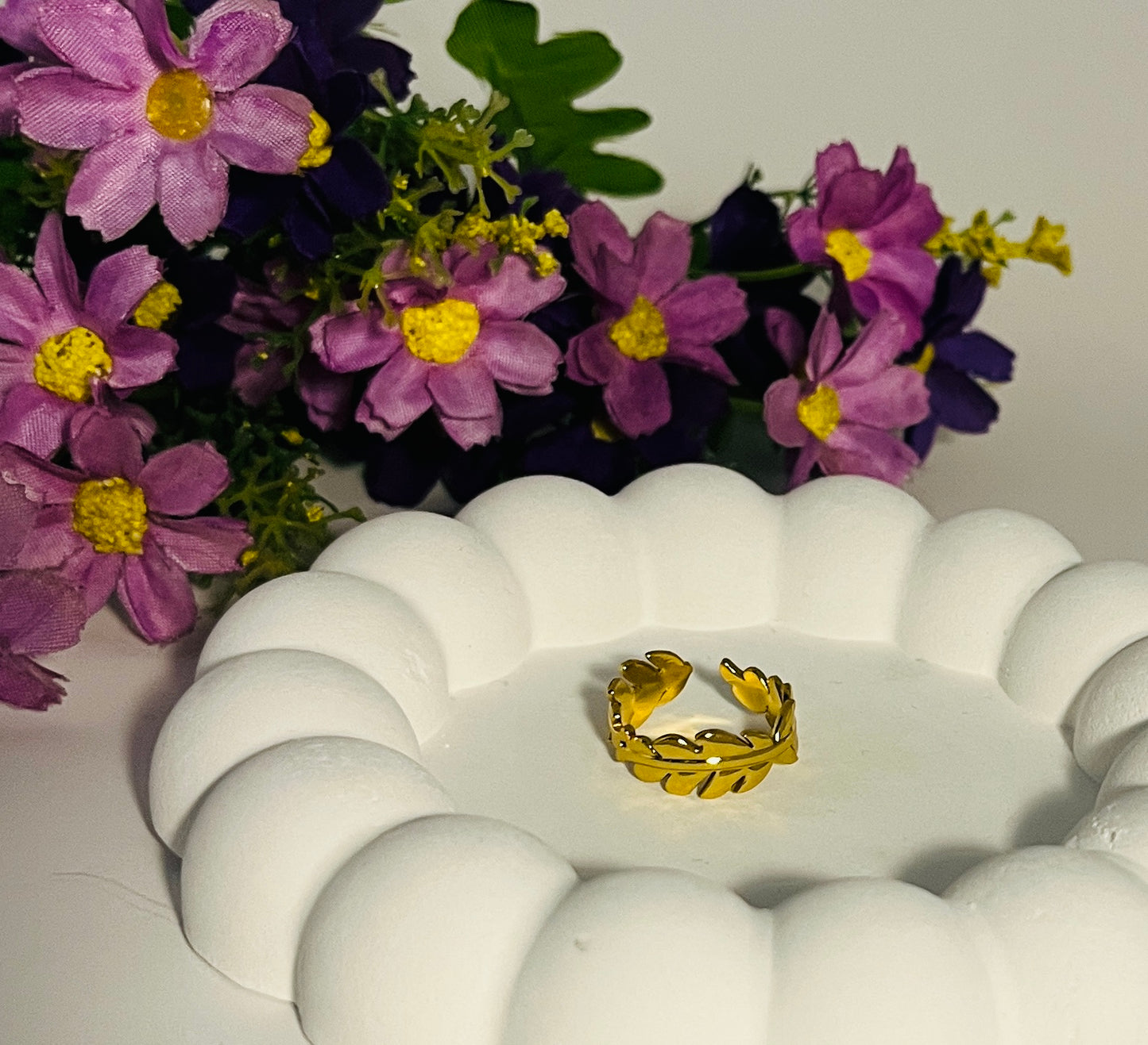 Leafy Band Ring