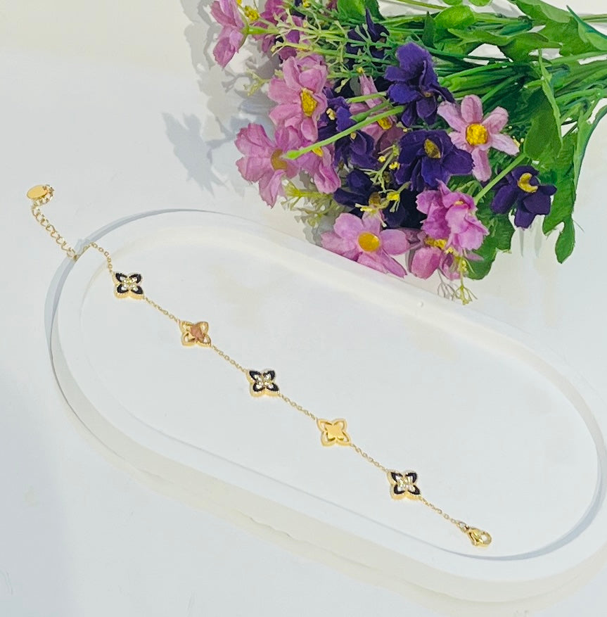 Anti Tarnish Clover AD Studded Bracelet