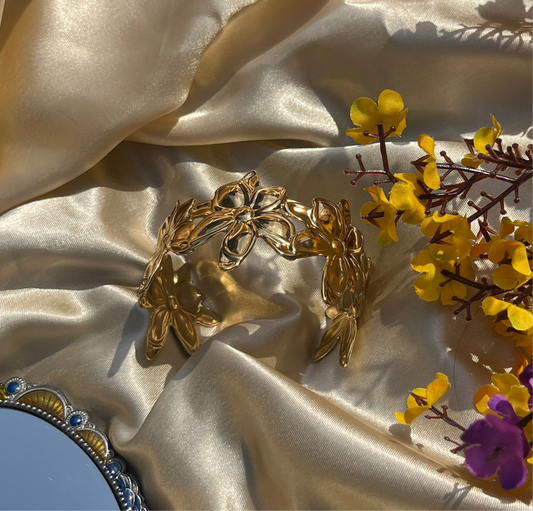 Avika Chunky Flower Bracelet