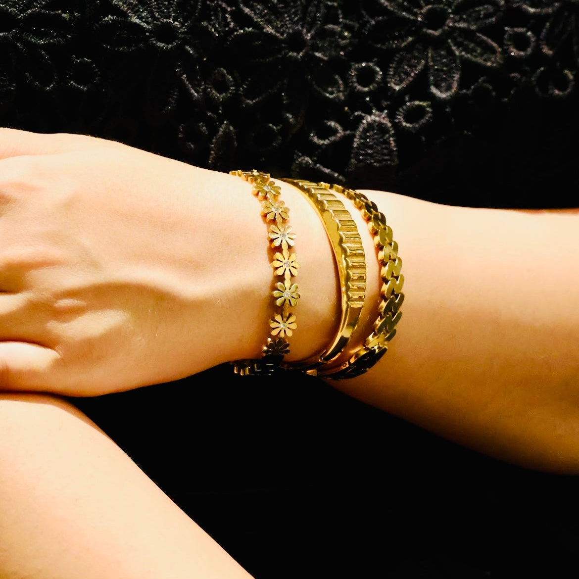 Anti Tarnish Daisy Kada Bracelet