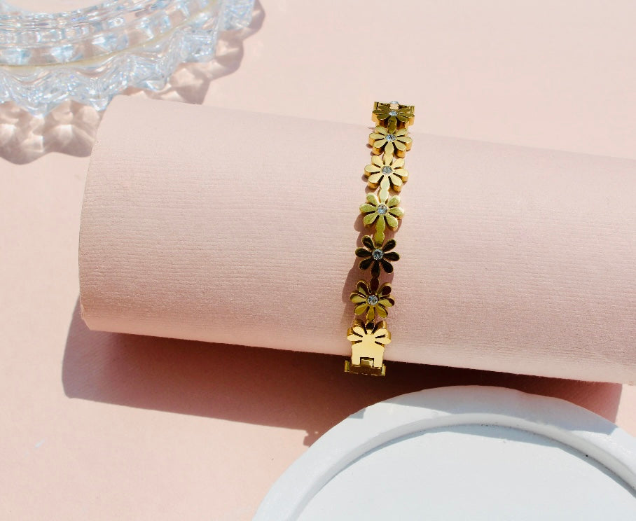 Anti Tarnish Daisy Kada Bracelet
