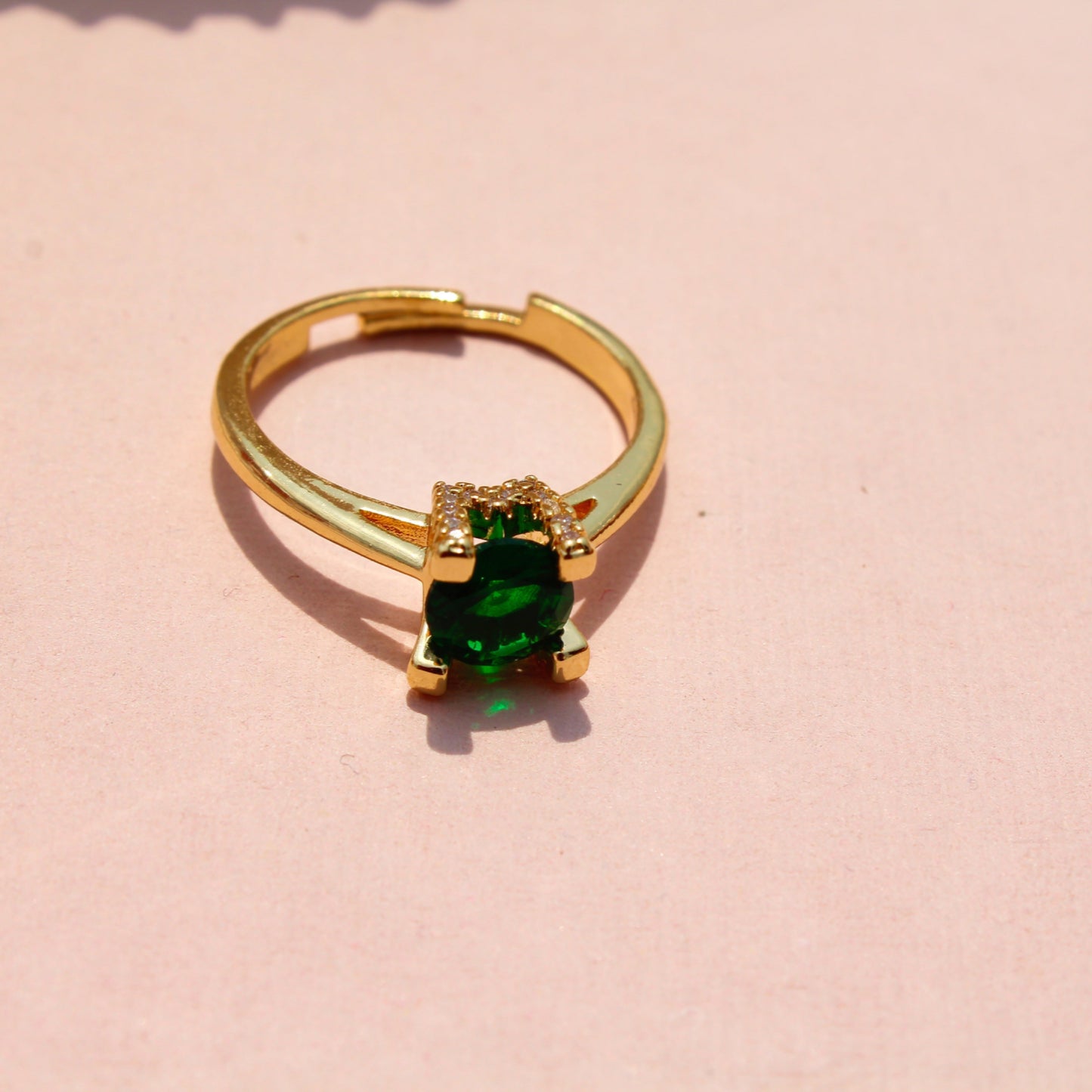 Emerald stone ring