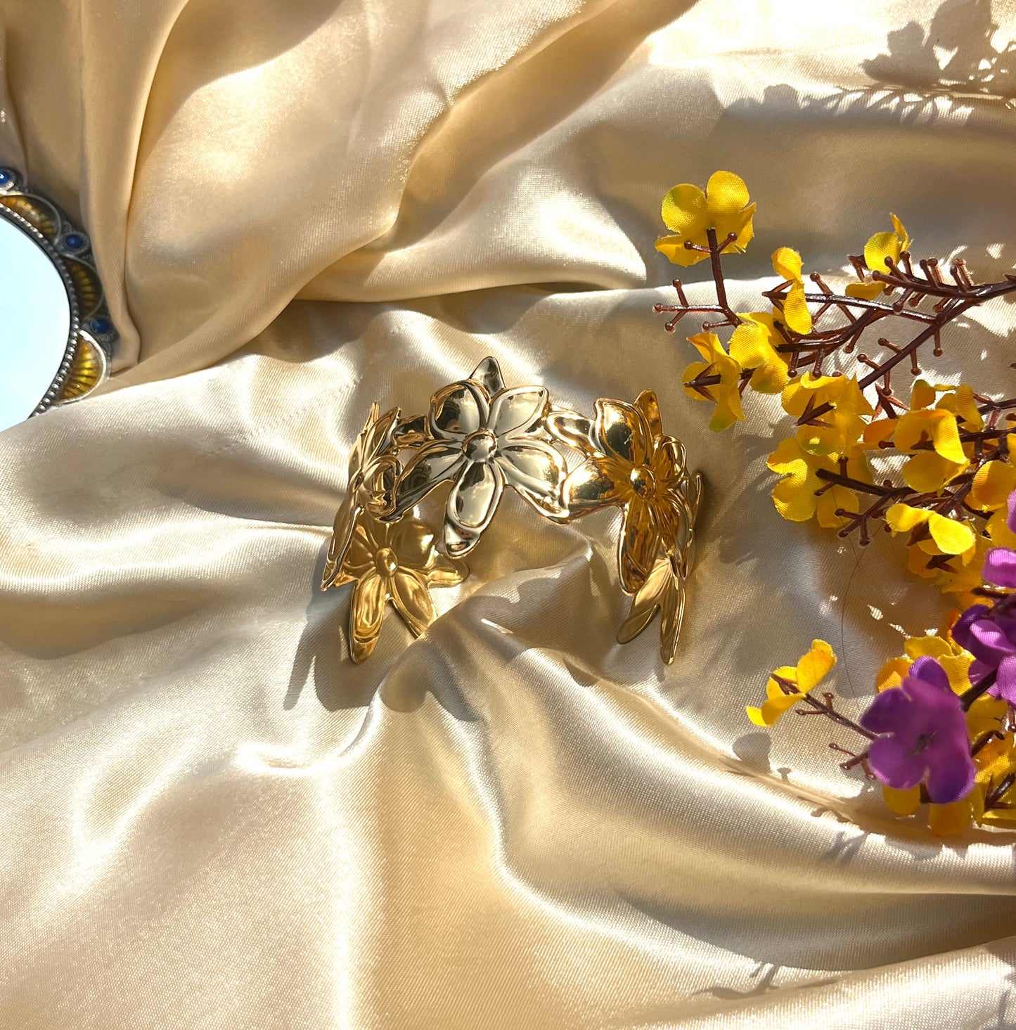 Avika Chunky Flower Bracelet