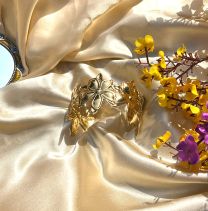 Avika Chunky Flower Bracelet