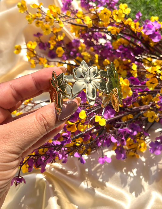 Avika Chunky Flower Bracelet