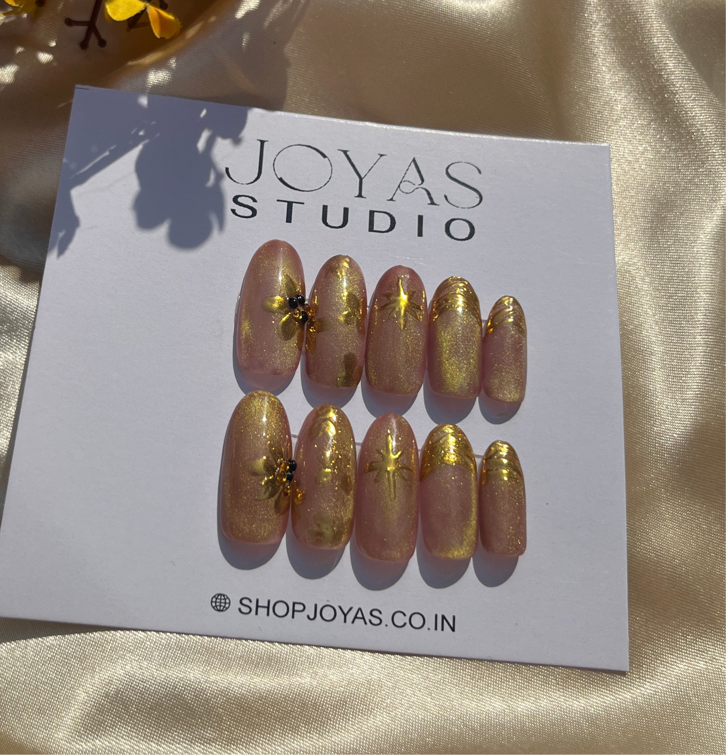 Cat Eye Isolated Chrome Press On Nails