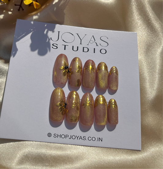 Cat Eye Isolated Chrome Press On Nails