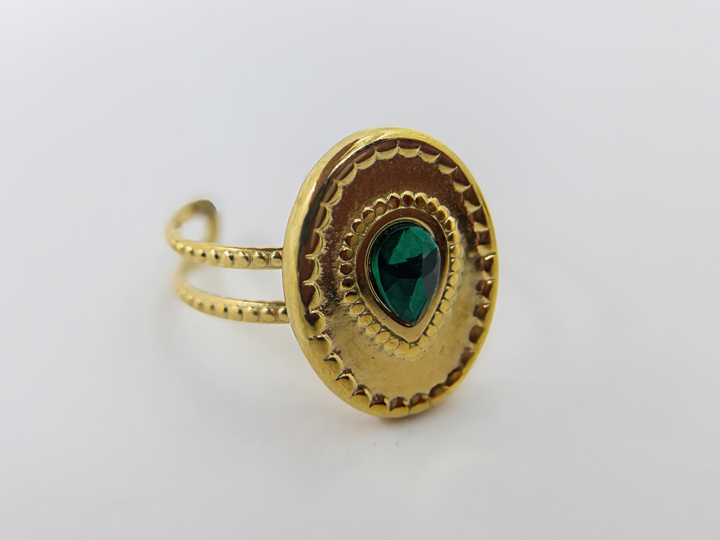 Anti-Tarnish Gold Plated Ajustable Oval Ring Green Stone