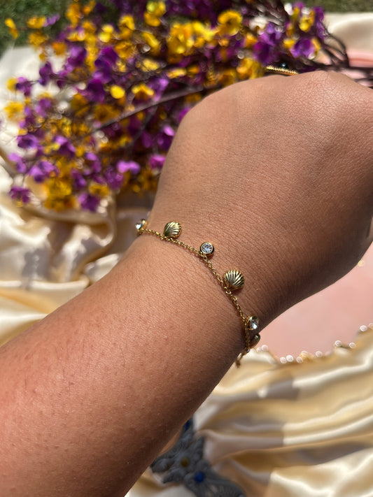 minimal anti-tarnish bracelet for women's daily wear